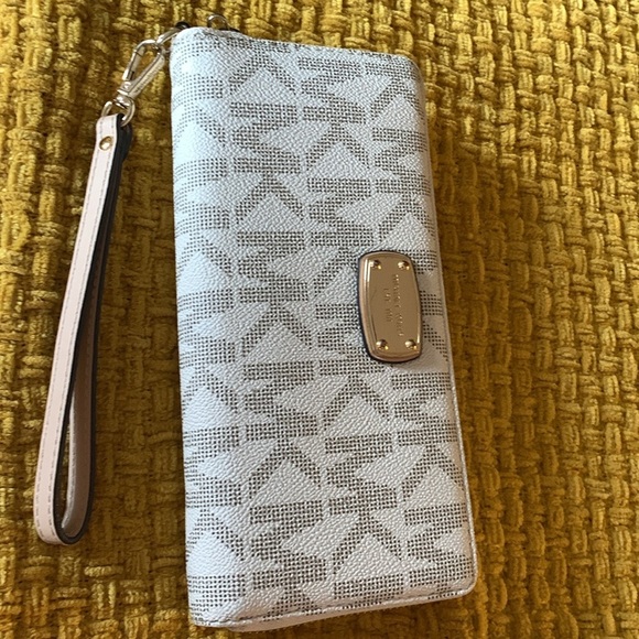 Michael Kors Collection Cream and Gray Wallet with MK Pattern and Wrist Strap - Picture 2 of 12